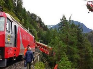 Φωτογραφία για Τρένο έπεσε στο γκρεμό στην Ελβετία... [photos]