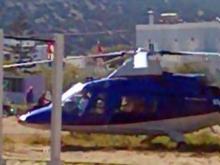 Φωτογραφία για ΕΓΙΝΕ ΚΑΙ ΑΥΤΟ: Ελικόπτερο προσγειώθηκε σε παραλία της Σύρου για να παραλάβει... τουρίστες! [photo]