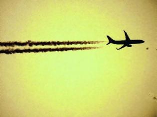 Φωτογραφία για Αεροπλάνα πετάνε μπροστά από τον ήλιο και το φεγγάρι... Δείτε τις εκπληκτικές φωτογραφίες! [photos]