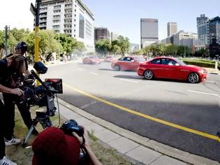 Φωτογραφία για Η οδηγική απόλαυση γίνεται ταινία: Η BMW M235i Coupe πρωταγωνιστεί σε “Drift Mob video” στο Κέιπ Τάουν