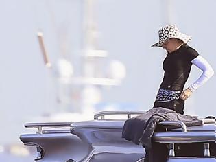 Φωτογραφία για Γιατί η Μαντόνα τρέμει τον ήλιο - Τι έκανε στις διακοπές της στην Ιμπιζα