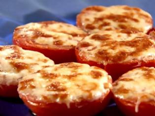 Φωτογραφία για Η συνταγή της ημέρας: Ντομάτες ψητές με κρούστα παρμεζάνας
