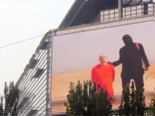 Φωτογραφία για Κίνα: Σε γιγαντοοθόνη προβλήθηκε η εκτέλεση του Τζέιμς Φόλεϊ!