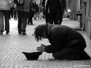 Φωτογραφία για Συγκλονιστική Ιστορία: Πέθανε ο εκατομμυριούχος που ζούσε σαν φτωχός... [photos]