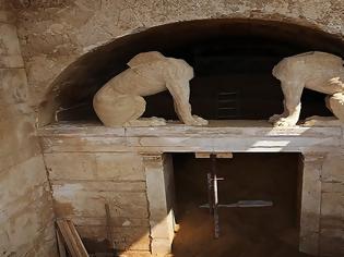 Φωτογραφία για Αμφίπολη: Στον προθάλαμο του τάφου οι αρχαιολόγοι, μια ανάσα από το εσωτερικό (φωτογραφίες)