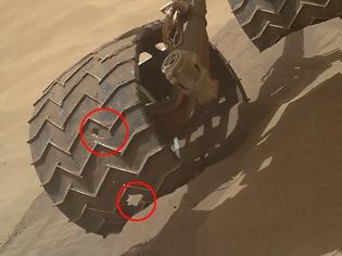 Φωτογραφία για Κάτι τρέχει στον πλανήτη Άρη - Το όχημα της NASA, Curiosity, καταστρέφεται μέρα με τη μέρα