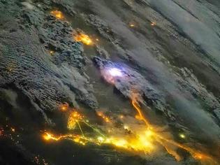 Φωτογραφία για Aπίστευτα πλάνα των Aστραπών στη Γη όπως λαμβάνονται από το διάστημα... [photo]