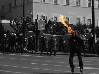 Φωτογραφία για Δεκανίκι της Χρυσής Αυγής ο ΣΥΡΙΖΑ - Ο κόκκινος φασισμός είναι καλύτερος από τον μαύρο;