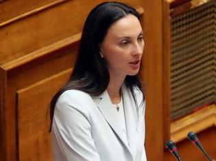 Φωτογραφία για Έλενα Κουντουρά: Ο υπουργός Οικονομικών παραδέχεται ότι η κυβέρνηση δεν βάζει κόκκινες γραμμές