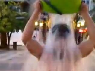Φωτογραφία για Αγρίνιο: Έκανε ice bucket challenge στην πλατεία Δημοκρατίας!