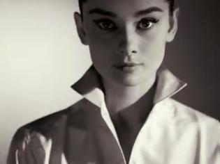 Φωτογραφία για Η εγγονή της Audrey Hepburn γίνεται εξώφυλλο! [photos]