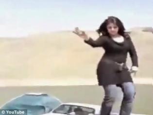 Φωτογραφία για Δείτε την γενναία επικηρυγμένη Ιρανή να χορεύει χωρίς μαντίλα...[video]
