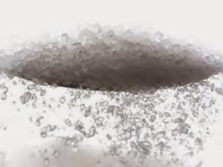 Φωτογραφία για Επιστήμονες ανακάλυψαν μία πανίσχυρη χρήση για τη ζάχαρη! [video]