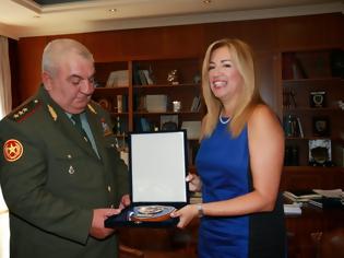Φωτογραφία για Συνάντηση ΑΝΥΕΘΑ Φώφης Γεννηματά με τον Αρχηγό των Ενόπλων Δυνάμεων της Αρμενίας