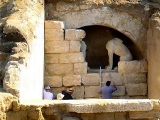 Φωτογραφία για Μπορεί να καταστρέψει τον τάφο της Αμφίπολης η βροχή! – Μάχη για να μείνει άθικτο το μνημείο
