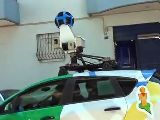 Φωτογραφία για Συνελήφθη με την κάμερα το αυτοκίνητο του Google Street View [video]