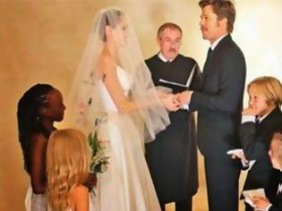 Φωτογραφία για Pitt - Jolie: Πόσο πούλησαν τις γαμήλιες φωτογραφίες;