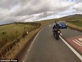 Φωτογραφία για Συγκλονιστικό βίντεο: On camera ο θάνατος ενός μοτοσικλετιστή