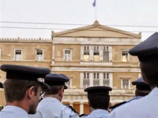 Φωτογραφία για Το ΣτΕ απειλεί με πρόστιμο το Δημόσιο για τα αναδρομικά των ένστολων