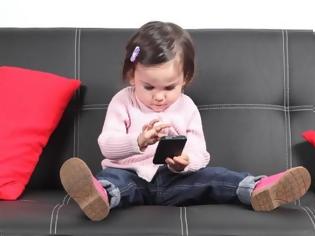 Φωτογραφία για Τα παιδιά μας πιο εύκολα χειρίζονται ένα tablet παρά δένουν τα παπούτσια τους