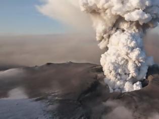 Φωτογραφία για Η έκρηξη του ηφαιστείου της Ισλανδίας από το διάστημα: Εκπληκτικό στιγμιότυπο από τη NASA