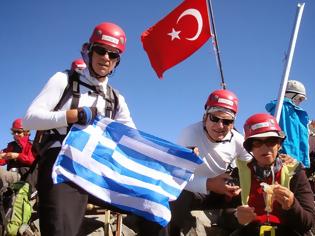Φωτογραφία για Αξιωματικός κατακτά τις Ποντιακές Άλπες και υψώνει την Σημαία μας στην Κορυφή της Τουρκίας!