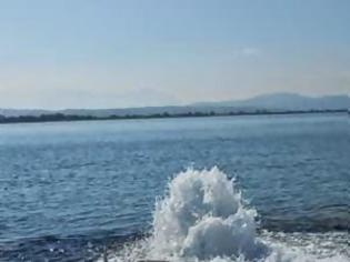 Φωτογραφία για ΑΠΑΡΑΔΕΚΤΟ: Τόνοι νερού χύνονται στην θάλασσα από σπασμένο αγωγό στην Πρέβεζα... [VIDEO]