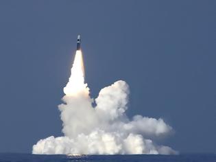 Φωτογραφία για Τον διηπειρωτικό πυρηνικό πύραυλο Μπουλάβα δοκίμασε επιτυχώς το ναυτικό της Ρωσίας