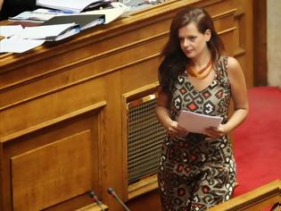 Φωτογραφία για Διαζύγιο ζήτησε η βουλευτής Μαρία Γιαννακάκη όταν έμαθε για το πλαστό πτυχίο του συζύγου της!