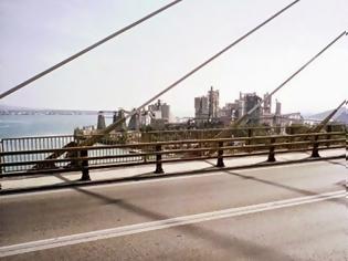 Φωτογραφία για Χαλκίδα: Αίσιο τέλος για τον 27χρονο που πήδησε από την γέφυρα