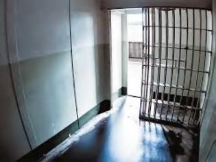 Φωτογραφία για Αδειάζουν τις φυλακές στο Δομοκό! Έχουν μετακινηθεί μέχρι τώρα 250 κρατούμενοι...