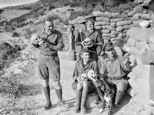 Φωτογραφία για Όταν Άγγλοι στρατιώτες φωτογραφίζονταν με κρανία αρχαίων στην Αμφίπολη