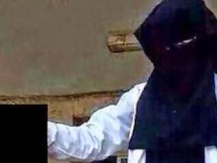 Φωτογραφία για ΦΩΤΟ-Βρετανίδα τζιχαντίστρια κρατάει κομμένο κεφάλι