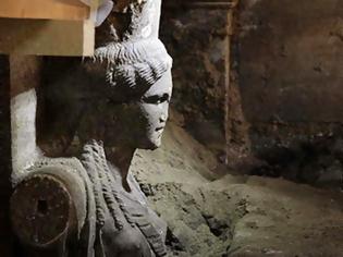 Φωτογραφία για Βρέθηκαν σκαλιά στον τάφο της Αμφίπολης; Το μυστηριώδες γείσο και τι μπορεί να φανερώνει [photo]