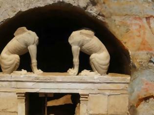 Φωτογραφία για Ο πόλεμος των αρχαιολόγων για τα μυστικά του τάφου της Αμφίπολης
