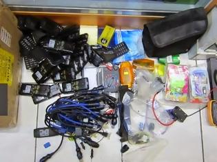 Φωτογραφία για Εκατοντάδες κινητά χωρίς παραστατικά σε μαγαζί στο κέντρο της Αθήνας...