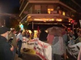 Φωτογραφία για Με βροχή και μικροεντάσεις το συλλαλητήριο στα Τρίκαλα στην μνήμη του Παύλου Φύσσα [video]