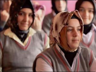 Φωτογραφία για Φοράει μαντίλα και στις μαθήτριες ο Ερντογάν