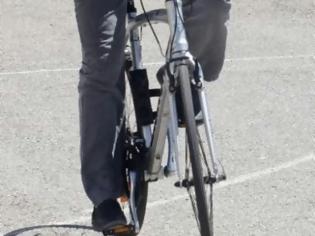 Φωτογραφία για Πάτρα: Παράσυρση ποδηλάτισσας από ΙΧ στην οδό Ναυαρίνου