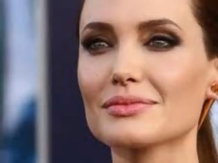Φωτογραφία για Γιατί θα είναι αποτυχία το επόμενο επαγγελματικό βήμα της Angelina Jolie;
