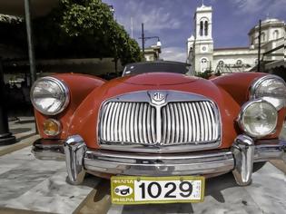 Φωτογραφία για Χαμός από πανέμορφά ιστορικά αυτοκίνητα στη Πλατεία Ελευθερίας της Λαμίας
