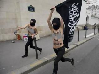Φωτογραφία για Θα το χάσουν το κεφάλι τους οι FEMEN – Τόπλες με σημαία τζιχαντιστών