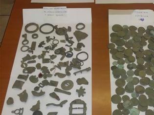 Φωτογραφία για Ημαθία: Εκατοντάδες αρχαία νομίσματα και ολόκληρο οπλοστάσιο στο σπίτι 72χρονου