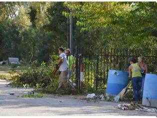 Φωτογραφία για Πάτρα: Καθάρισαν την Πλαζ - Δείτε φωτο