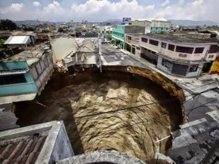 Φωτογραφία για Γιγαντιαίες τρύπες στη Γη που «καταπίνουν» μέχρι και σπίτια!