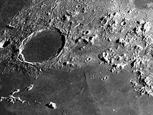 Φωτογραφία για Ανακάλυψαν τεκτονικούς τάφρους στη Σελήνη