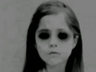 Φωτογραφία για Τρόμος-Εμφανίστηκε κορίτσι-«φάντασμα» με μαύρα μάτια