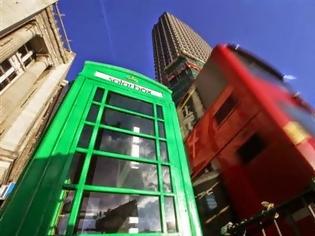 Φωτογραφία για Μας αποχαιρετούν οι κόκκινοι τηλεφωνικοί θάλαμοι του Λονδίνου και γίνονται... πράσινοι