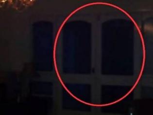 Φωτογραφία για ΣΟΚΑΡΙΣΤΙΚΟ΅: Άντρας ζει σε στοιχειωμένο σπίτι και καταγράφει τα απίστευτα γεγονότα... [video]