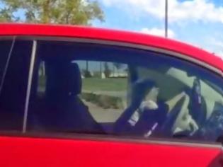 Φωτογραφία για Η ζητιάνα με το ολοκαίνουριο αυτοκίνητο και ο τυπάς που έγινε έξαλλος μαζί της [video]